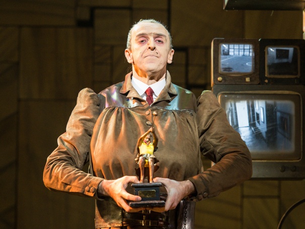 Craige Els takes over as Trunchbull